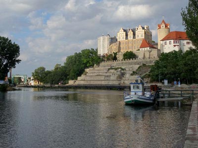Schloss Bernburg und Fähre Schloss Bernburg und Fähre