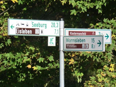 Hauptwegweiser am See