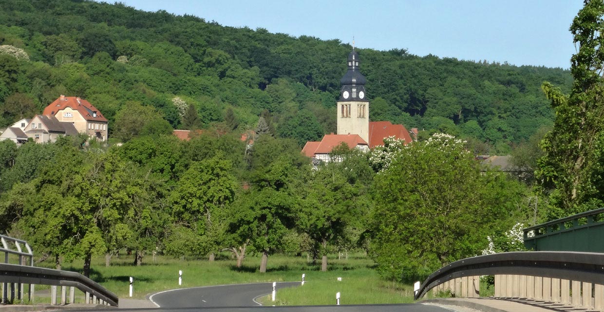 Blick von der Unstrutbrücke nach Oldisleben Blick von der Unstrutbrücke nach Oldisleben