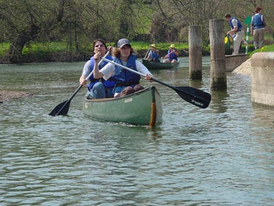 Paddler vor Schleuse Artern